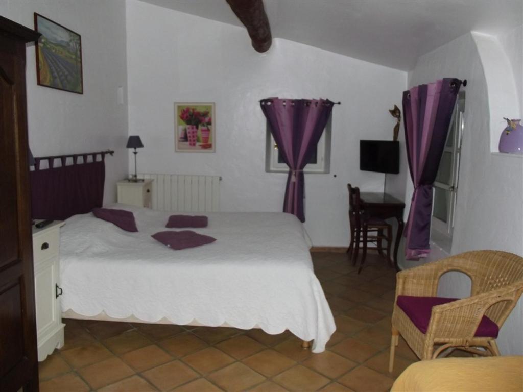 Domaine Saint Victor Hotel La Tour-dʼAigues Exterior foto